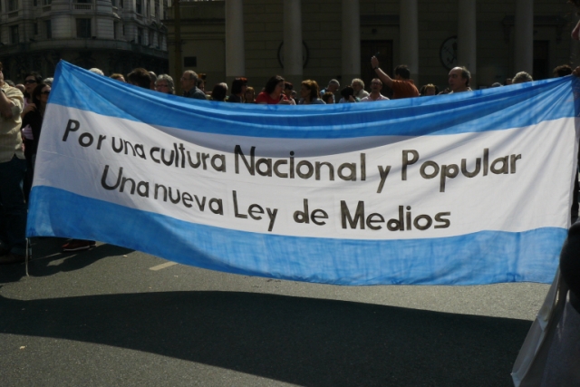 10 DE OCTUBRE: SANCIÓN DE LA LEY DE LA DEMOCRACIA