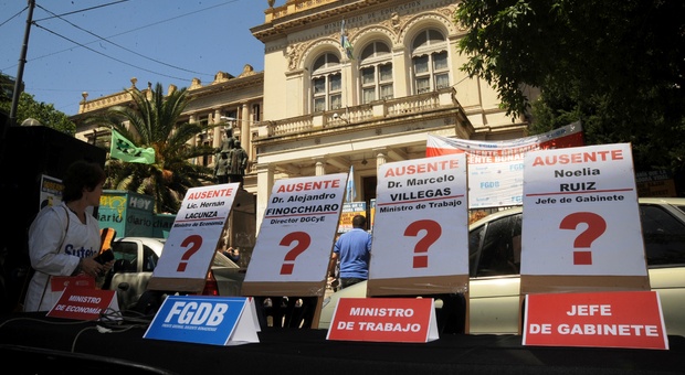 LOS DOCENTES: PRESENTES...EL GOBIERNO: AUSENTE