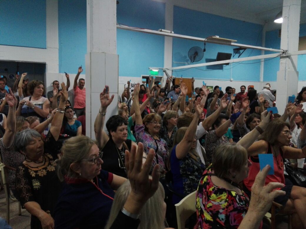 ASAMBLEAS DISTRITALES APROBARON POR AMPLÍSIMA MAYORÍA LA MEMORIA, EL BALANCE Y  LA POLÍTICA GREMIAL 2017,  MANDATO QUE LLEVARÁN MAÑANA AL XXX CONGRESO PROVINCIAL