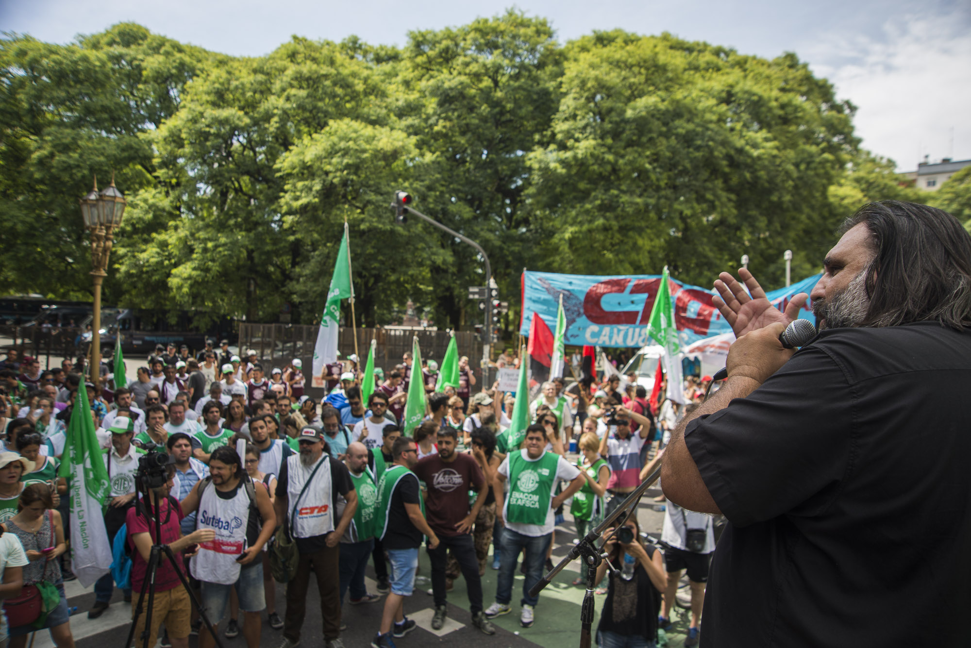 AFUERA DEL PALACIO, ¡UN GRITO POR EL DERECHO A LA EDUCACIÓN!