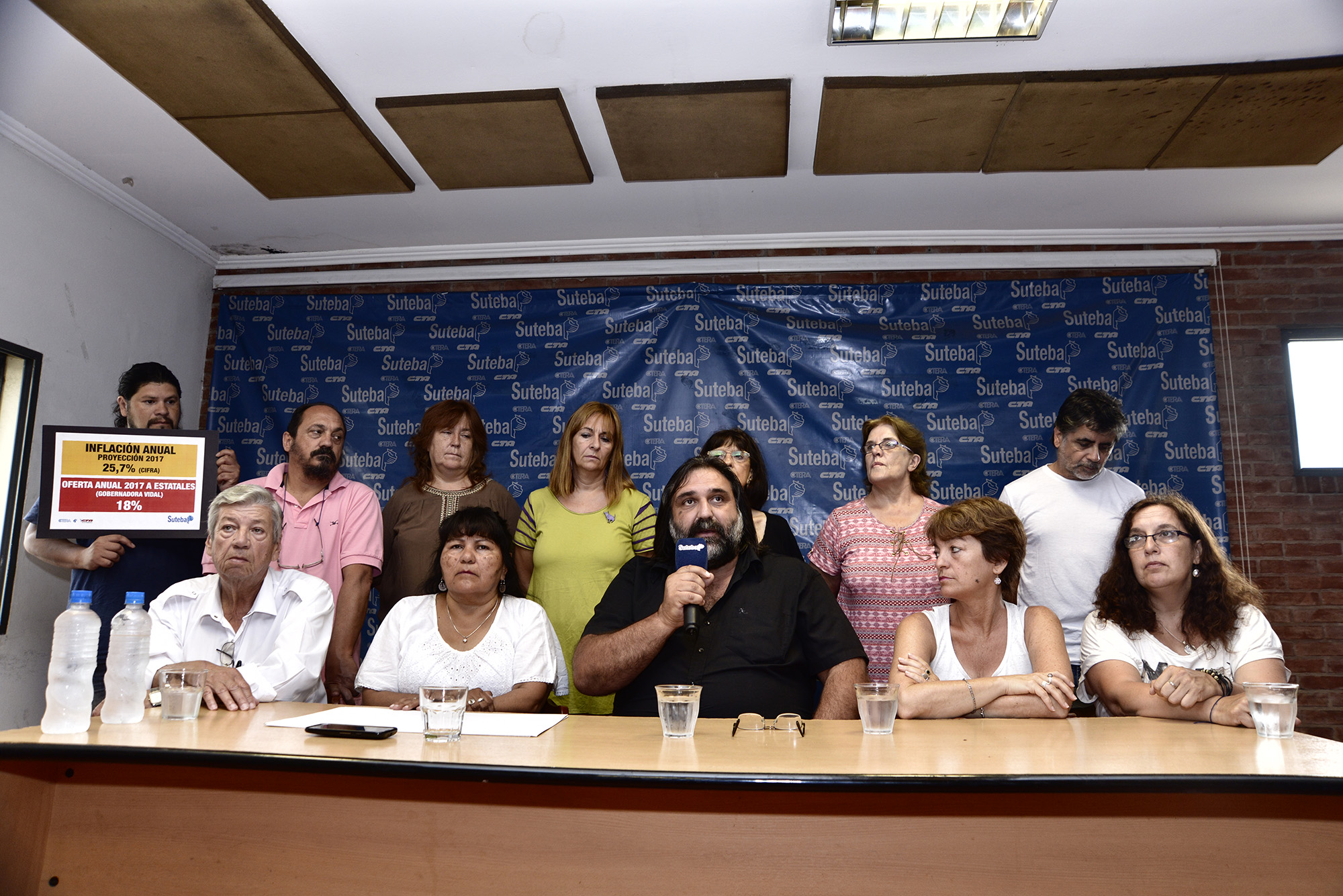 LOS DOCENTES VAN A PARITARIAS EL 6 DE FEBRERO Y EXIGIRÁN UN PISO DEL 35%