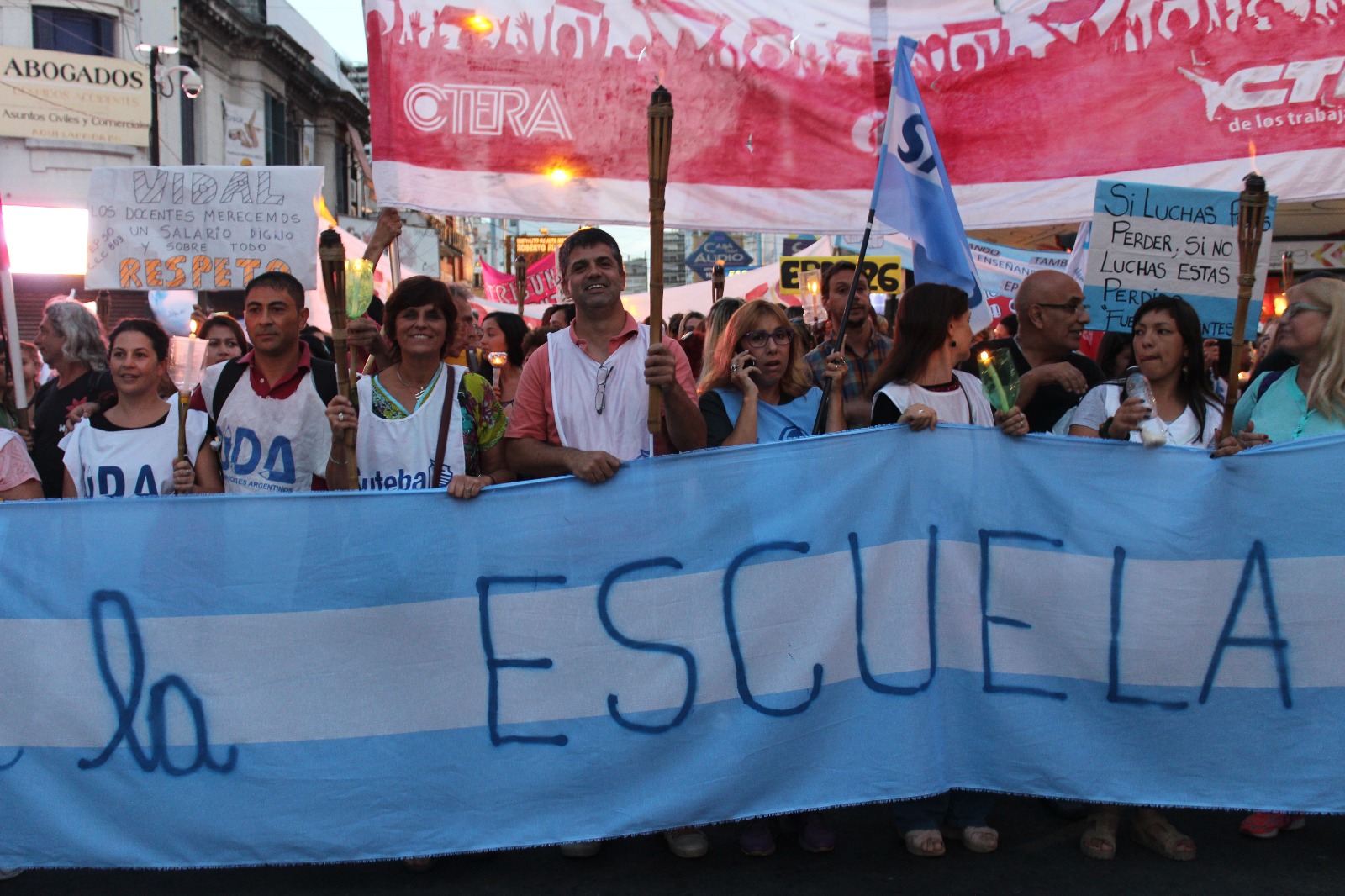 LA FUERZA DEL RECLAMO DOCENTE RECORRE TODOS LOS DISTRITOS