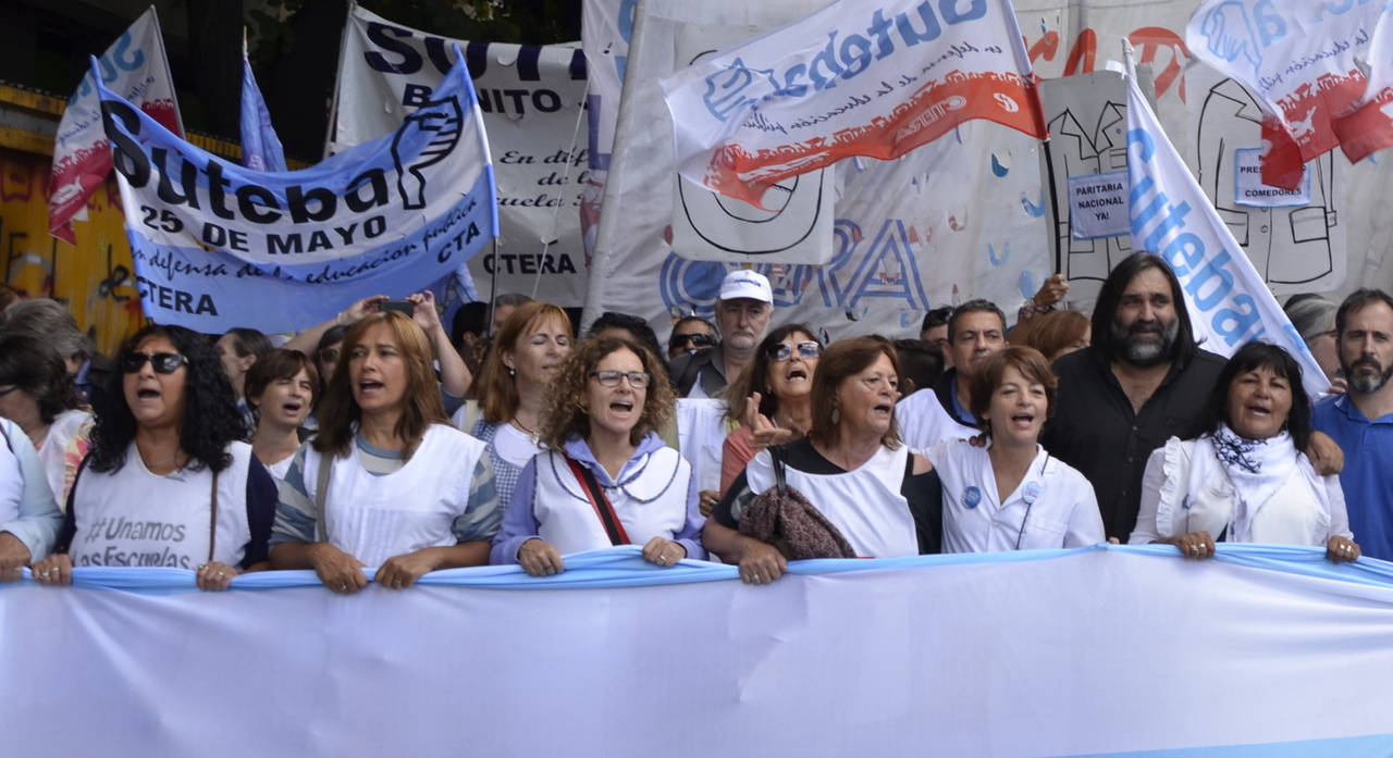 HOY, A LAS 17 HS, ABRAZO A ESCUELA ITINERANTE FRENTE AL CONGRESO, MAÑANA PARO NACIONAL DE CTERA Y MOVILIZACIÓN DE SUTEBA A LA DGCYE