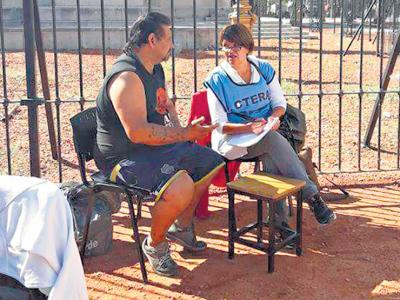 NO SABÍA LEER NI ESCRIBIR Y ESTA SEMANA EMPEZÓ A TOMAR CLASES EN LA ESCUELA ITINERANTE