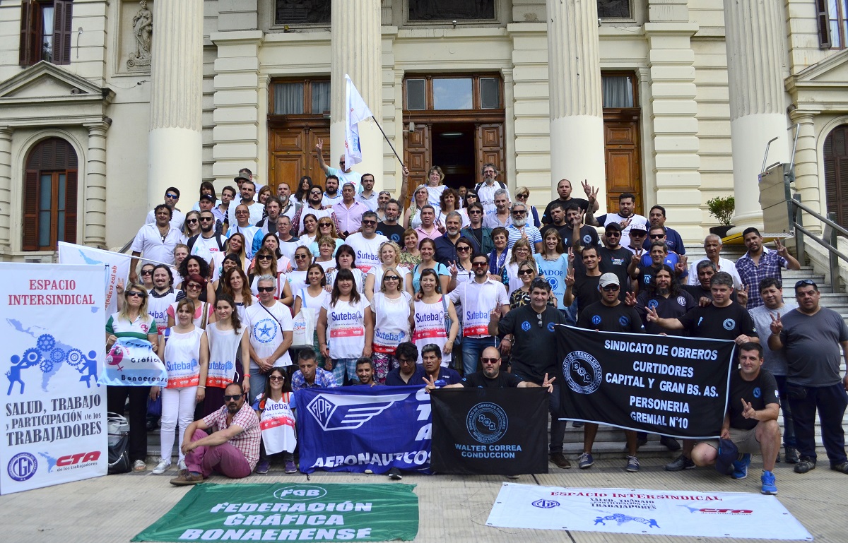 TRABAJADORXS PONEN FRENO A UNA LEY QUE ES UN RIESGO