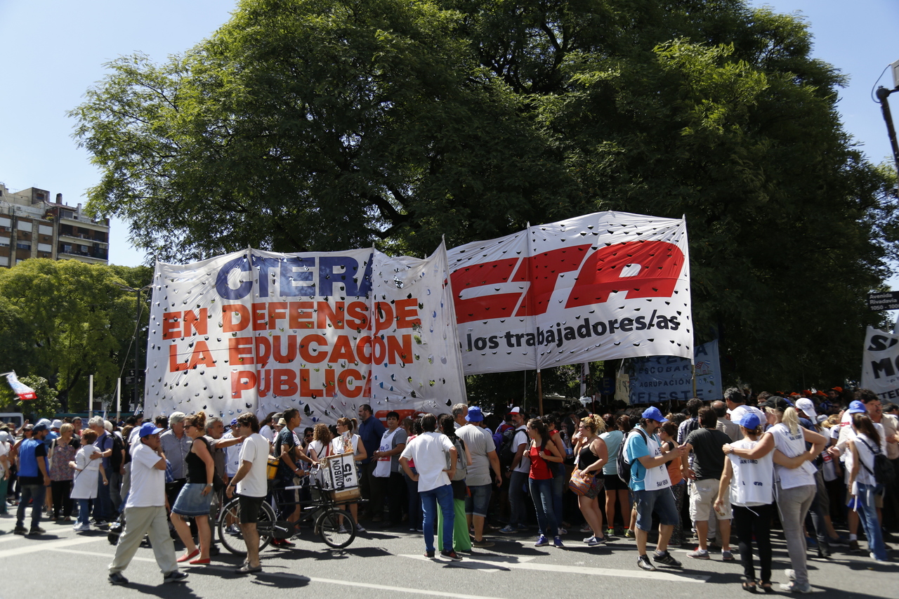 ¡UNIDXS Y EN LA CALLE, LES TORCIMOS EL BRAZO!