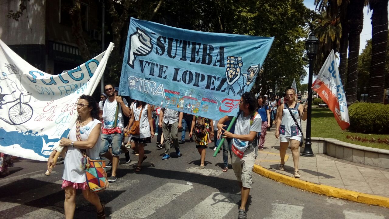 SUTEBA SE MOVILIZA Y DICE NO AL CIERRE DE CURSOS EN TODA LA PROVINCIA