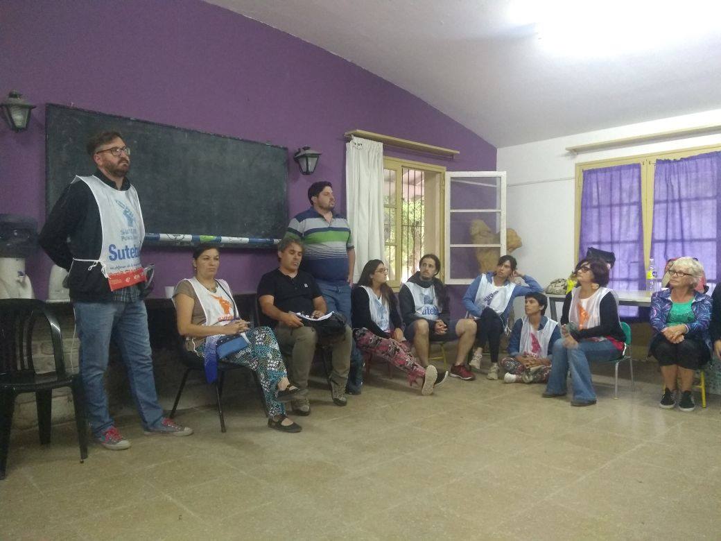 ASAMBLEA EN PUNTA INDIO ANTE LA POSIBLE FUSIÓN DE CURSOS