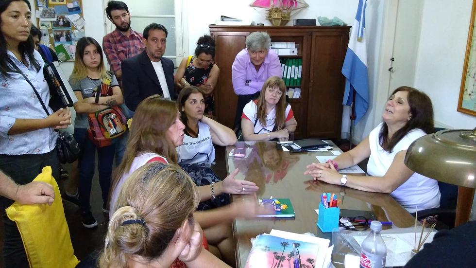 22/2: FUD, DOCENTES Y ESTUDIANTES SECUNDARIOS RECHAZAMOS LAS FUSIONES DE CURSOS