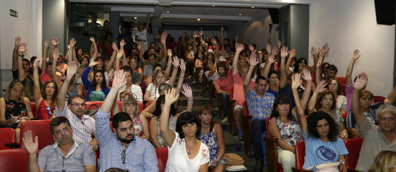 EL PLENARIO DE SECRETARIXS GENERALES DE SUTEBA RESOLVIÓ MANDATAR PARA EL CONGRESO DE CTERA: PARO NACIONAL DOCENTE LOS DÍAS 5 Y 6 DE MARZO Y MOVILIZACIÓN NACIONAL EL DÍA 5