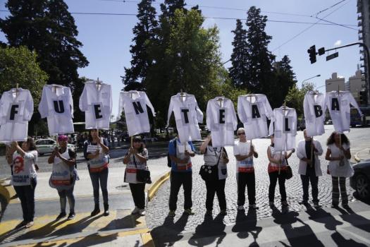 LA MISMA LUCHA, LAS MISMAS BANDERAS, ¡TODXS SOMOS FUENTEALBA!4 DE ABRIL: MASIVA JORNADA CON LA FUERZA DE LA LUCHA EN TODA LA PROVINCIA