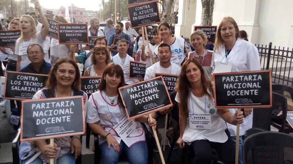 #SENTADADOCENTE