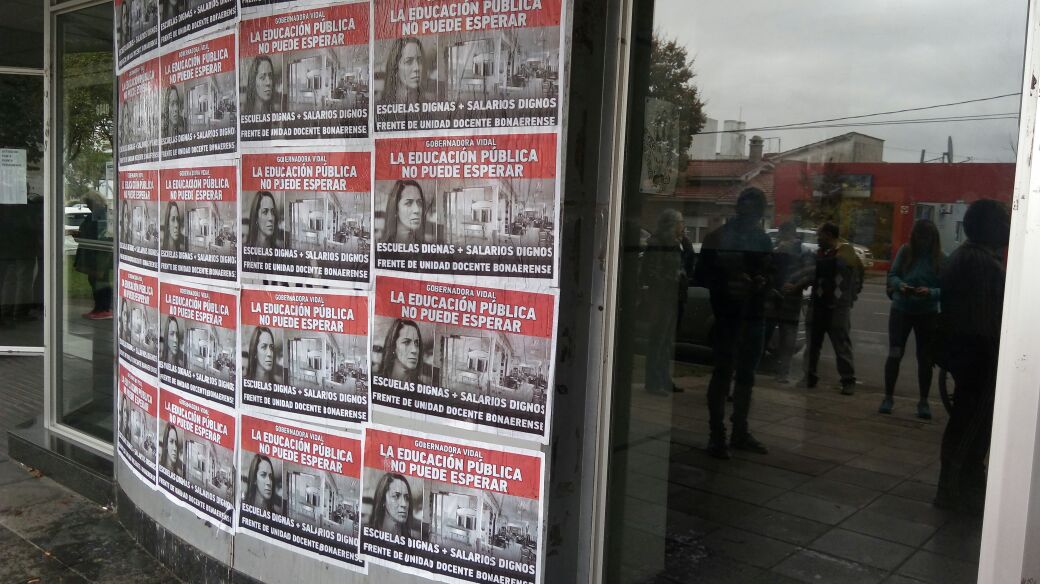 AFICHAZO EN TODA LA PROVINCIA POR SALARIOS DIGNOS Y ESCUELAS DIGNAS