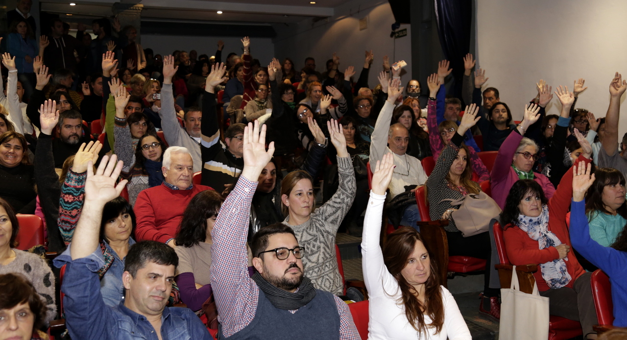 LXS DOCENTES LE DICEN BASTA A VIDAL