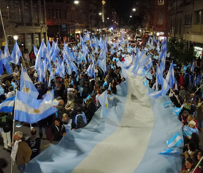 BANDERAZO POR LA EDUCACIÓN PÚBLICA