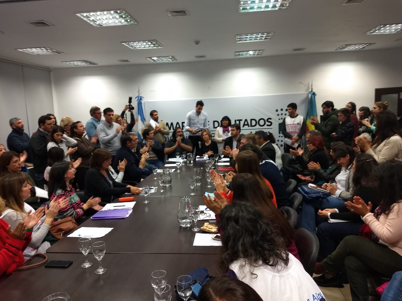 LEGISLADORXS APOYAN LA LUCHA POR LOS EOE EN CADA ESCUELA