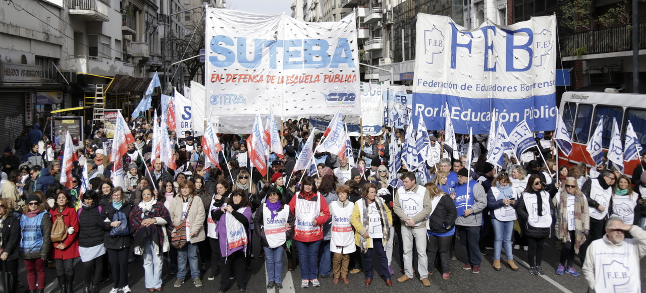 LA RESPUESTA AL AJUSTE Y LA REPRESIÓN: ALTÍSIMA ADHESIÓN AL PARO Y MOVILIZACIÓN