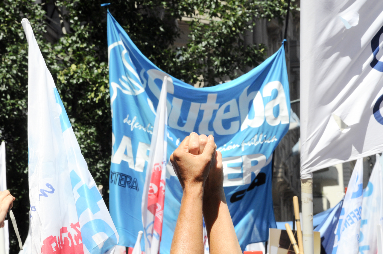 LA VOLUNTAD DE LUCHA Y LA DEFENSA IRRESTRICTA DE LOS DERECHOS DE LOS DOCENTES ESTÁN INTACTAS