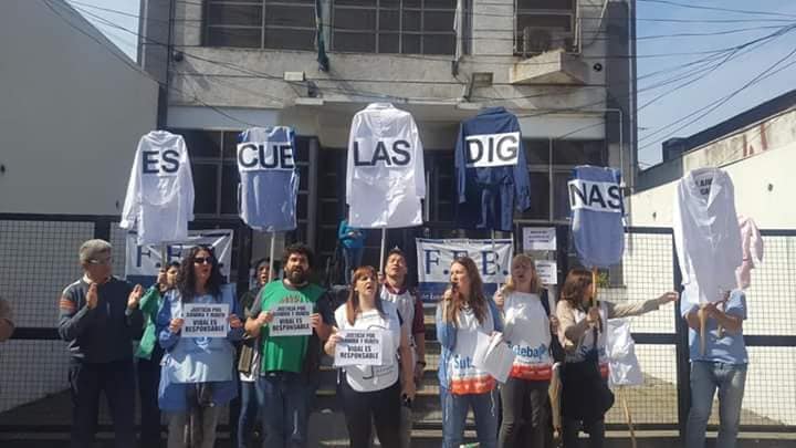 28/8 : CLASE PÚBLICA FRENTE A JEFATURA DISTRITAL LUEGO MARCHAMOS AL MIN DE TRABAJO