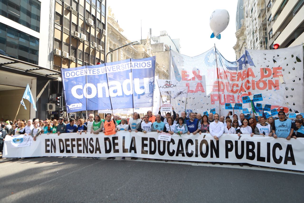 PARO Y MOVILIZACIÓN DOCENTE EN TODO EL PAÍS: ¡LA EDUCACIÓN ESTÁ EN PELIGRO!