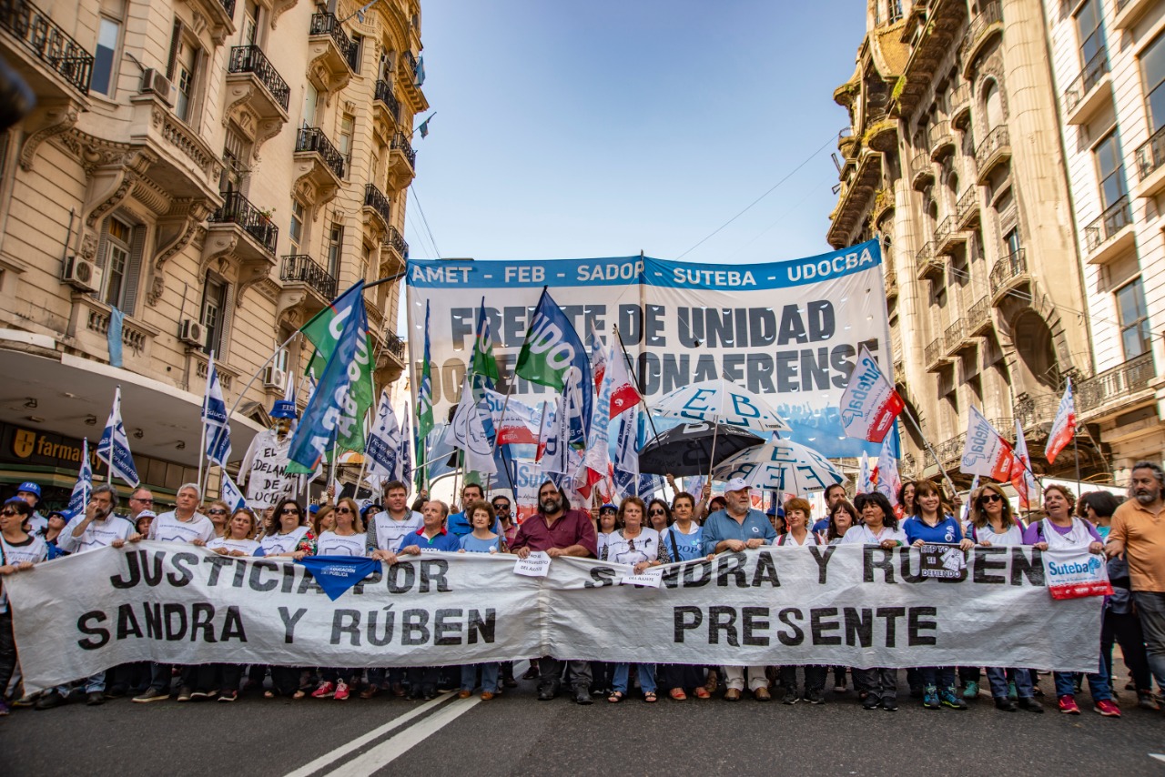 ¡UNIDXS EN LA LUCHA POR SALARIOS DIGNOS Y ESCUELAS SEGURAS!