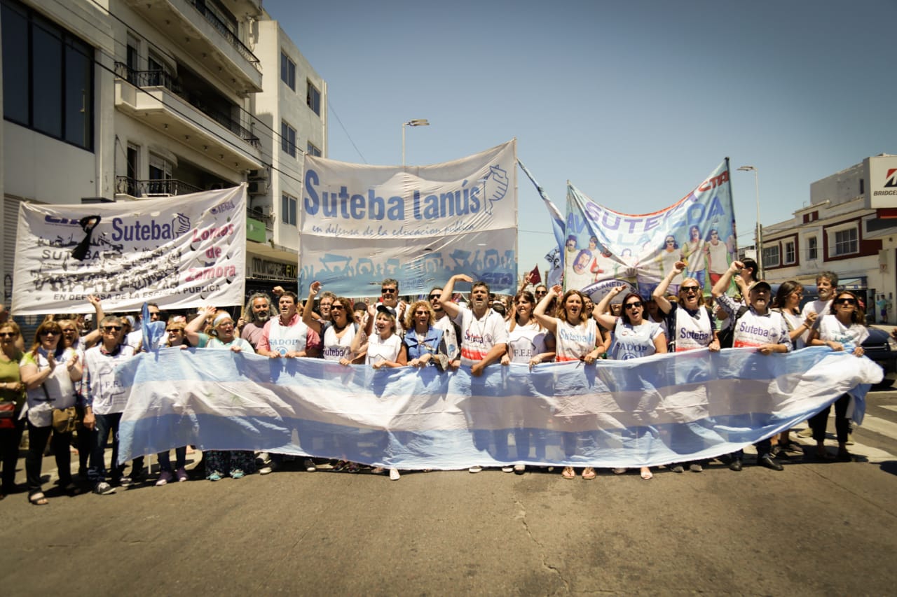 SEGUNDO DÍA DE LUCHA: BANDERAZOS EN TODOS LOS DISTRITOS