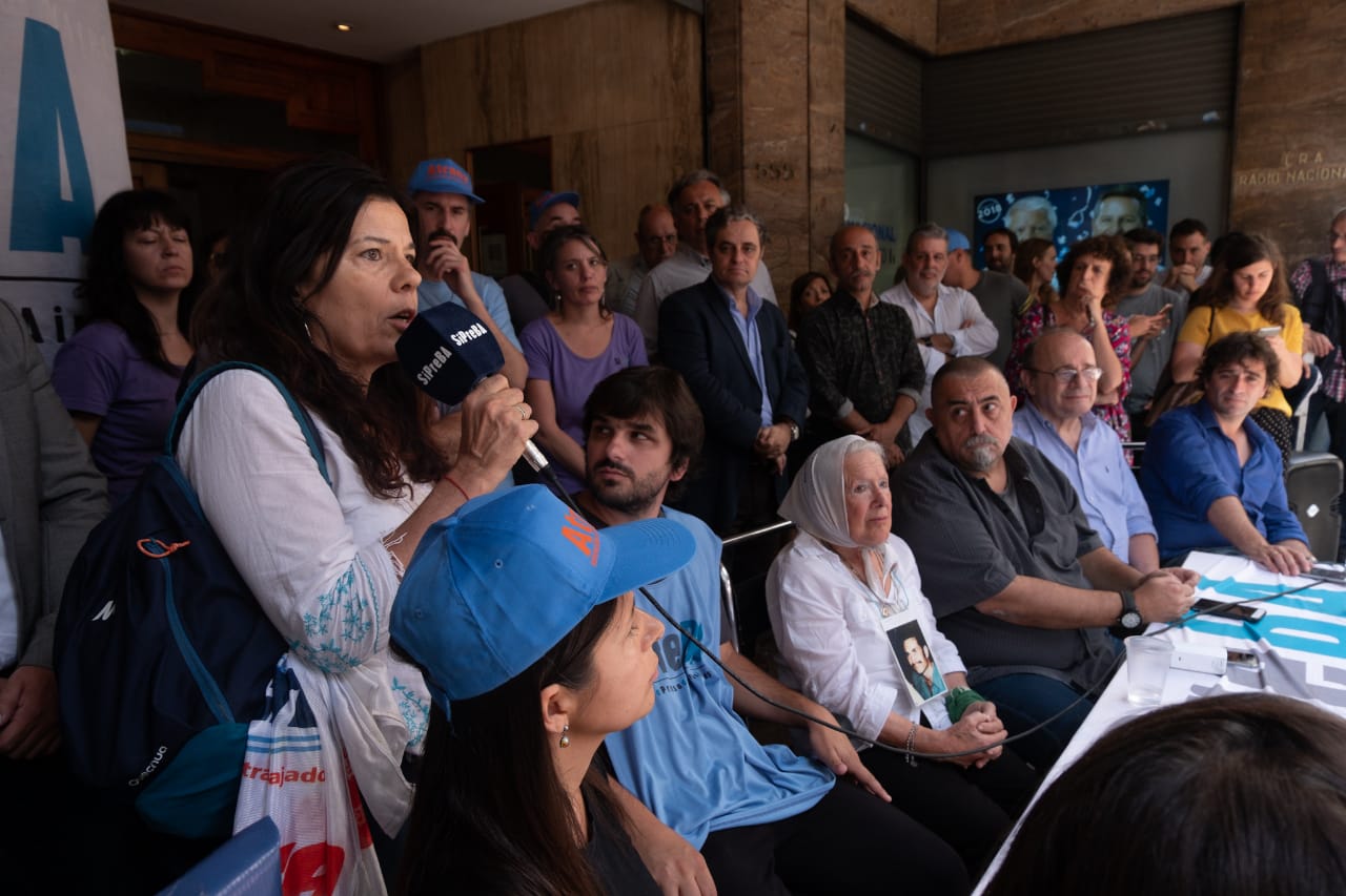 ¡NO MÁS ATAQUES A LXS TRABAJADORXS DE LOS MEDIOS PÚBLICOS!