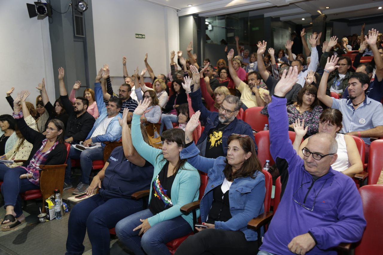 EL PLENARIO DE SECRETARIXS GENERALES RESOLVIÓ PROFUNDIZAR LA LUCHA