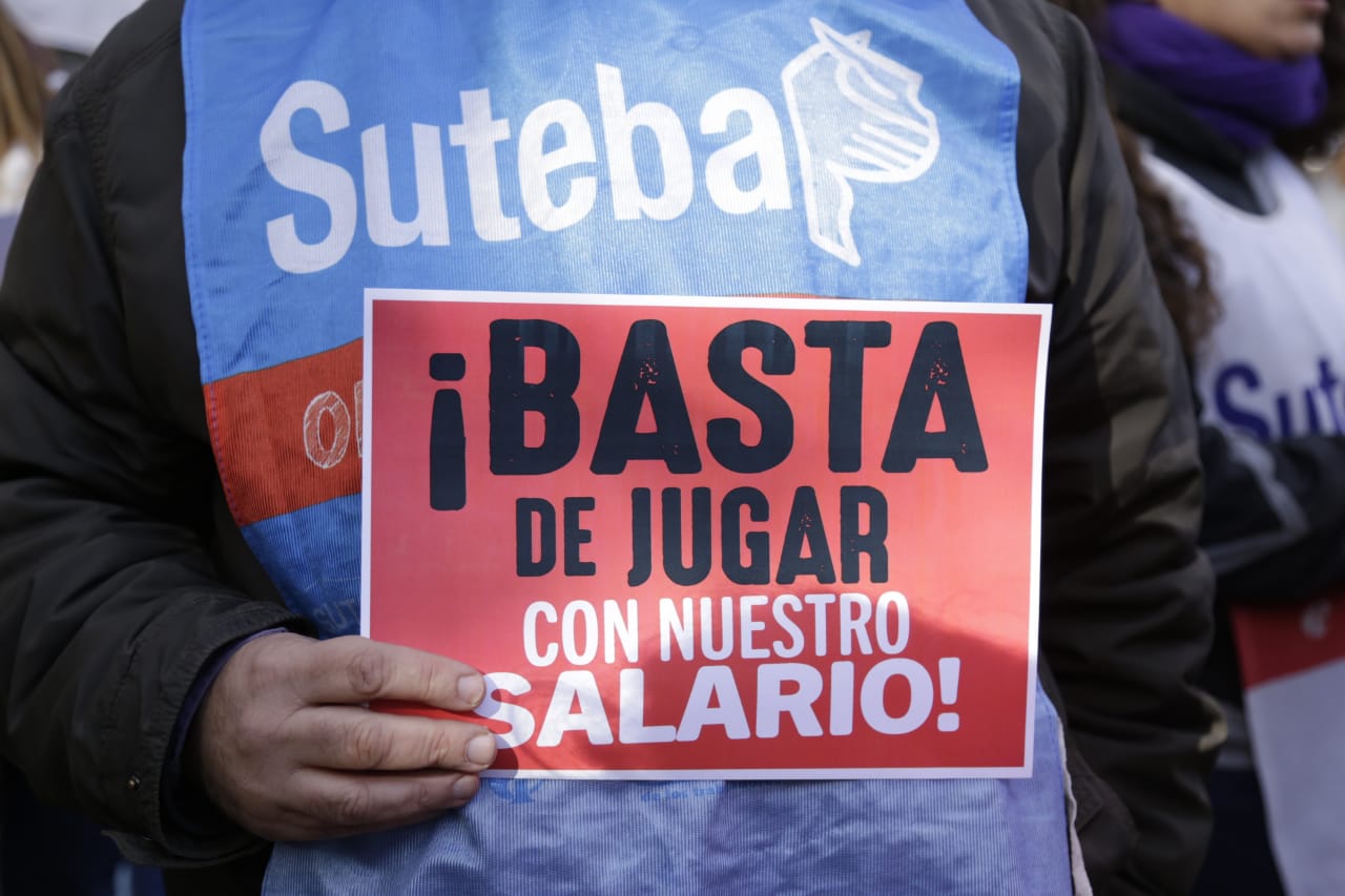 SALARIOS ADEUDADOS: ¡EXIGIMOS QUE EL GOBIERNO GARANTICE EL COBRO PARA TODXS LXS DOCENTES!