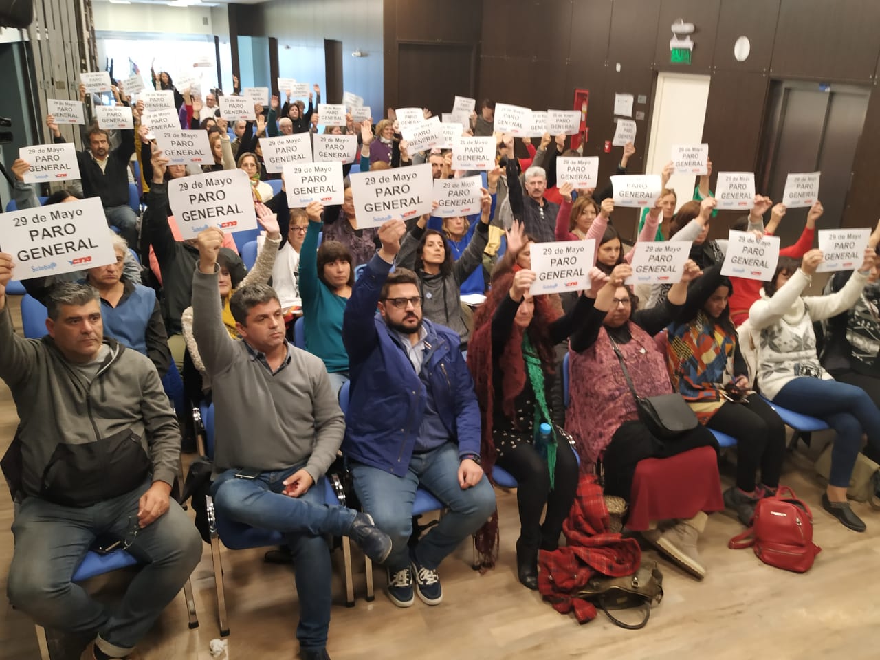 PLENARIO DE SECRETARIXS GENERALES: ADHESIÓN AL PARO GENERAL POR UNANIMIDAD