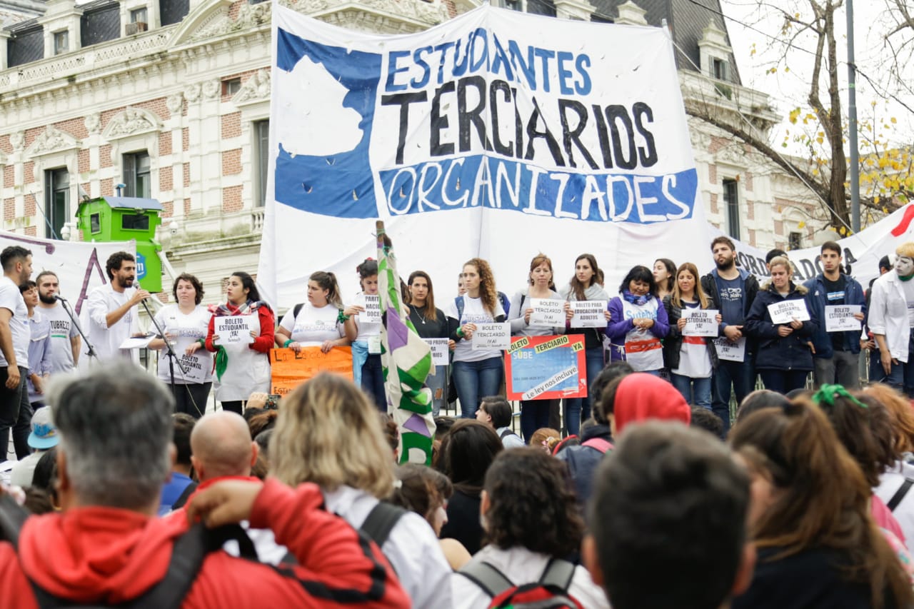 TRABAJADORXS DE LA EDUCACIÓN Y ESTUDIANTES UNIDXS POR EL BOLETO ESTUDIANTIL