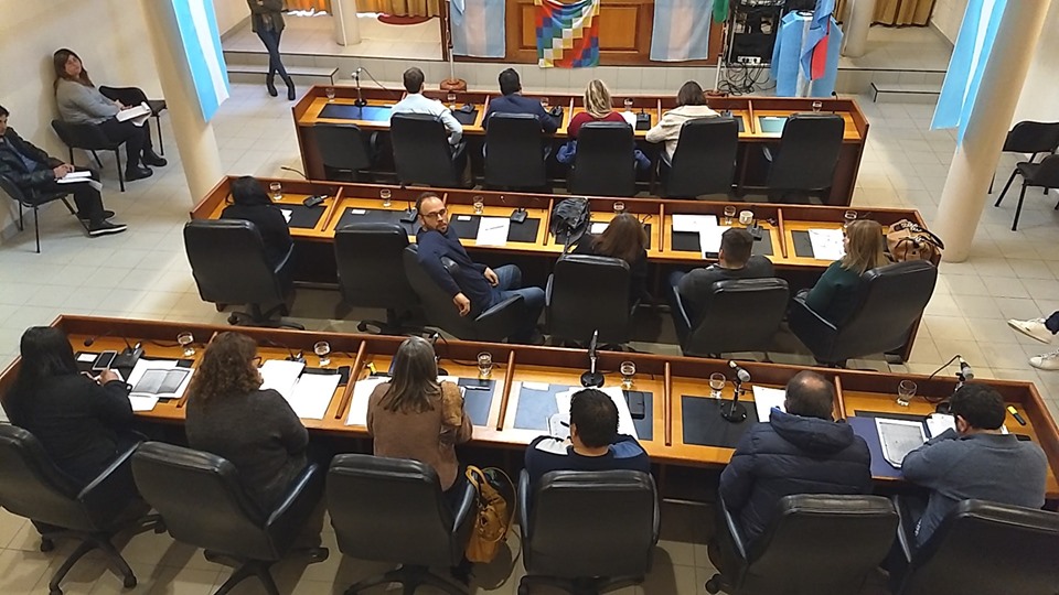 SAN VICENTE: LAS BANDERAS DE SANDRA Y RUBÉN SIGUEN EN PIE