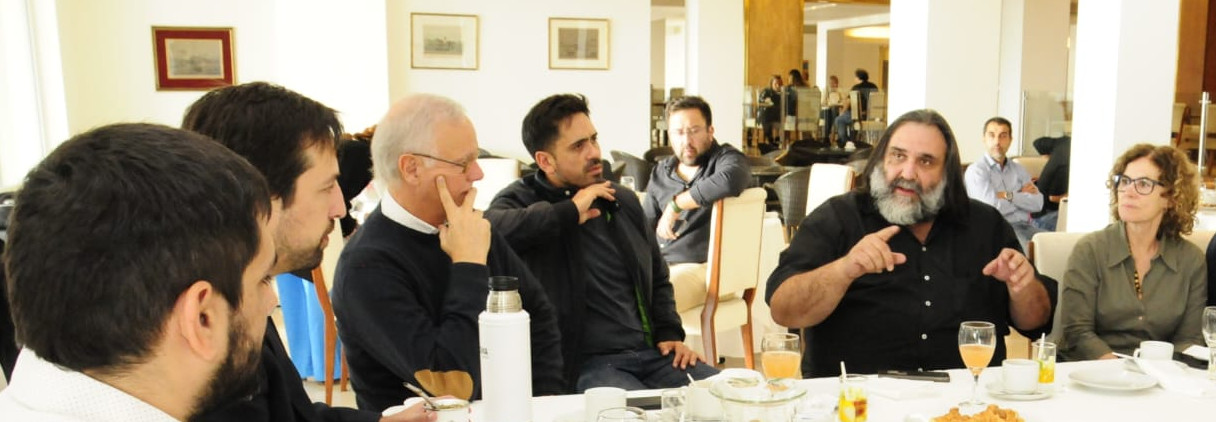 BARADEL JUNTO A REPRESENTANTES DE SALUD Y DEL IOMA